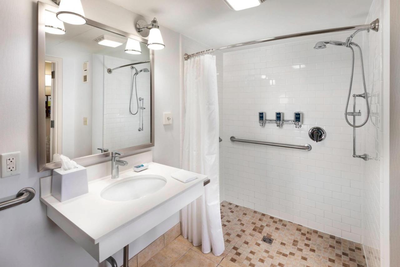 Doubletree By Hilton Manhattan, Ks Dış mekan fotoğraf