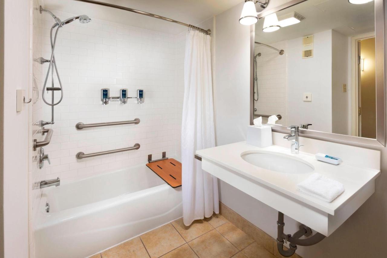 Doubletree By Hilton Manhattan, Ks Dış mekan fotoğraf