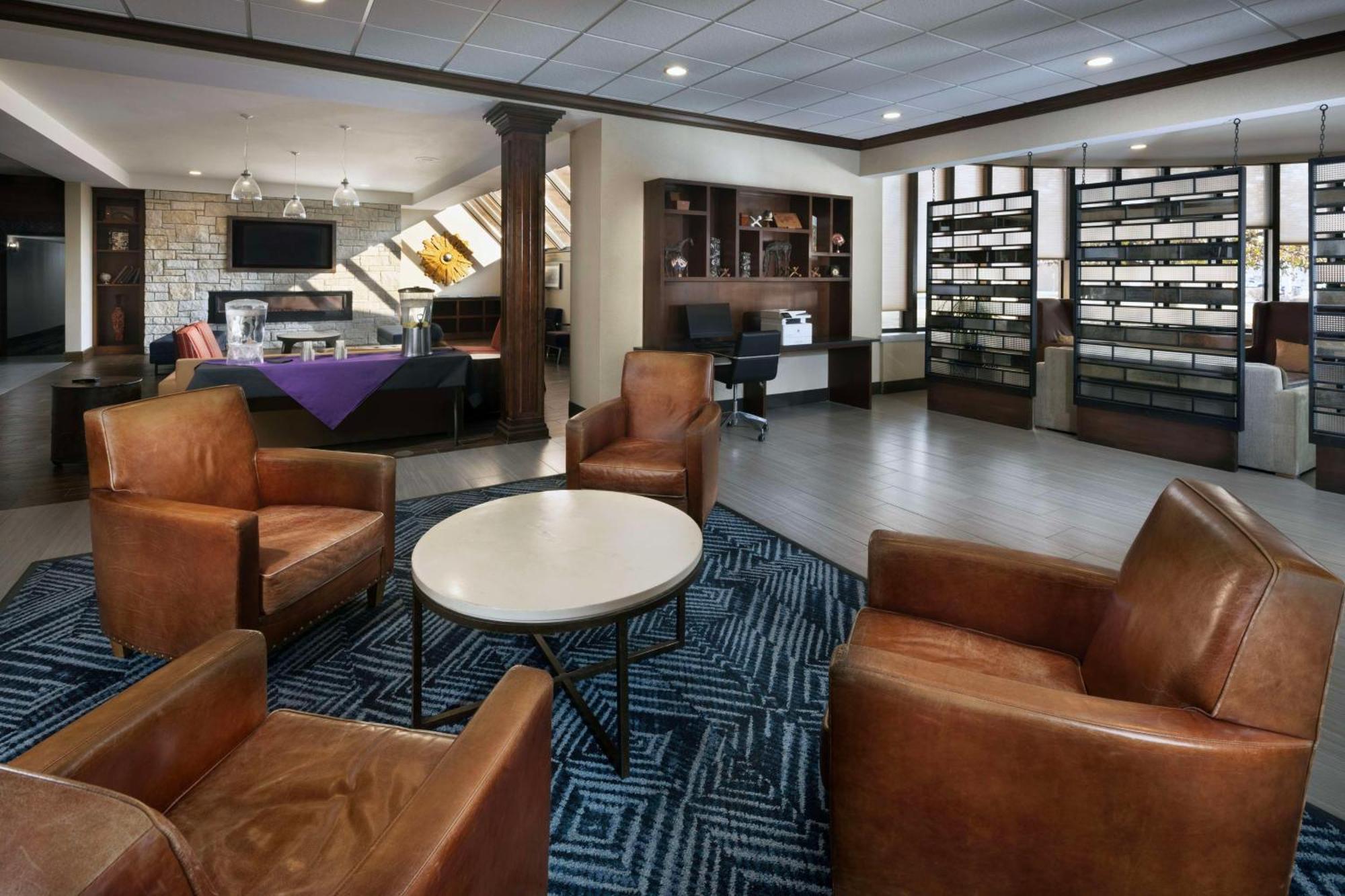 Doubletree By Hilton Manhattan, Ks Dış mekan fotoğraf