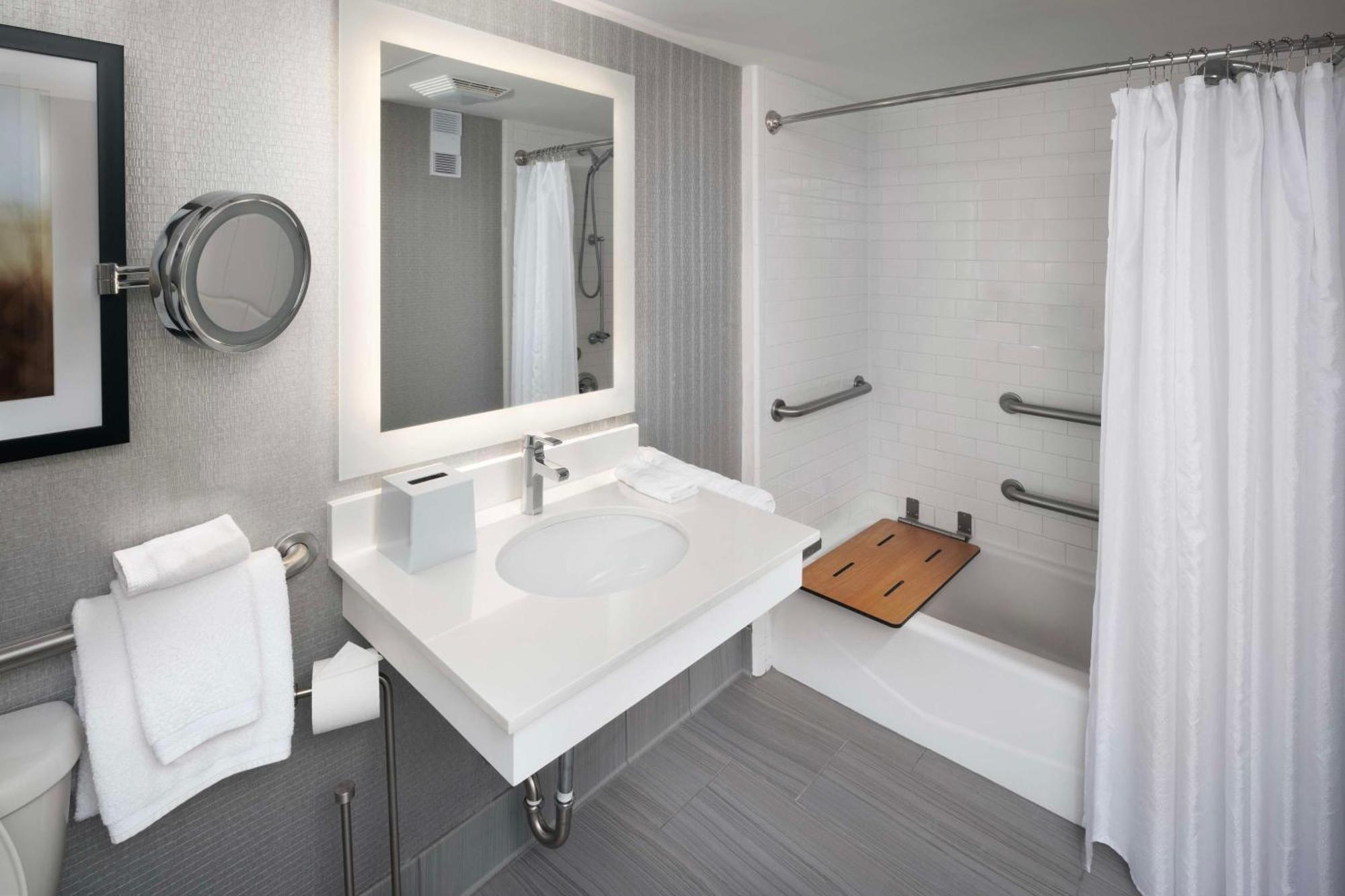 Doubletree By Hilton Manhattan, Ks Dış mekan fotoğraf
