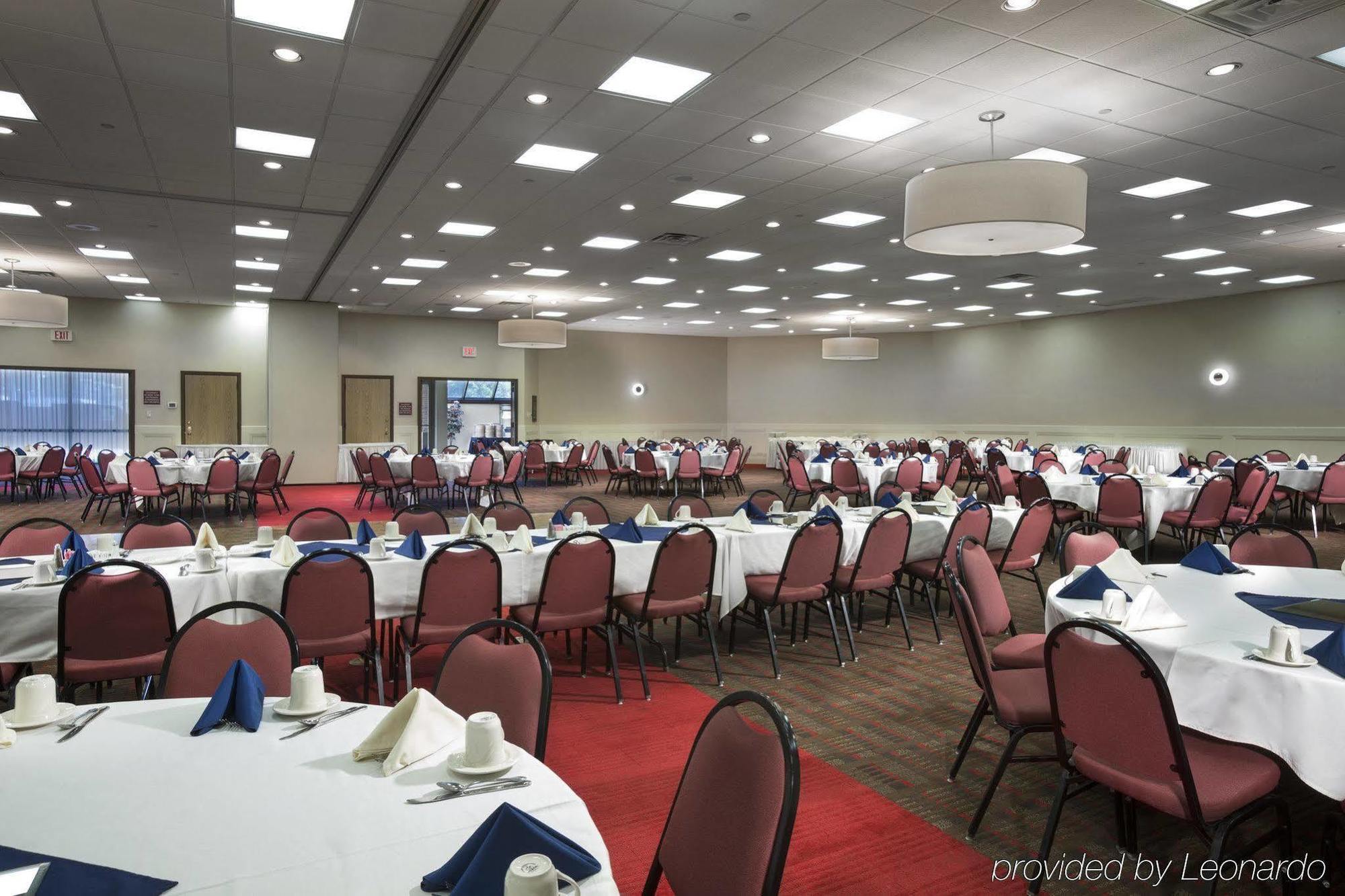 Doubletree By Hilton Manhattan, Ks Dış mekan fotoğraf