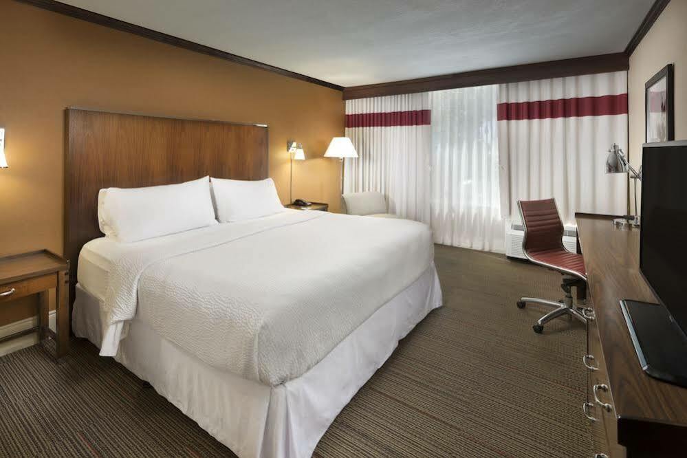 Doubletree By Hilton Manhattan, Ks Dış mekan fotoğraf