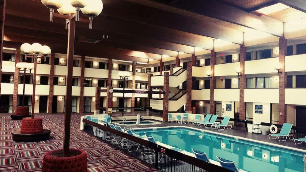 Doubletree By Hilton Manhattan, Ks Dış mekan fotoğraf
